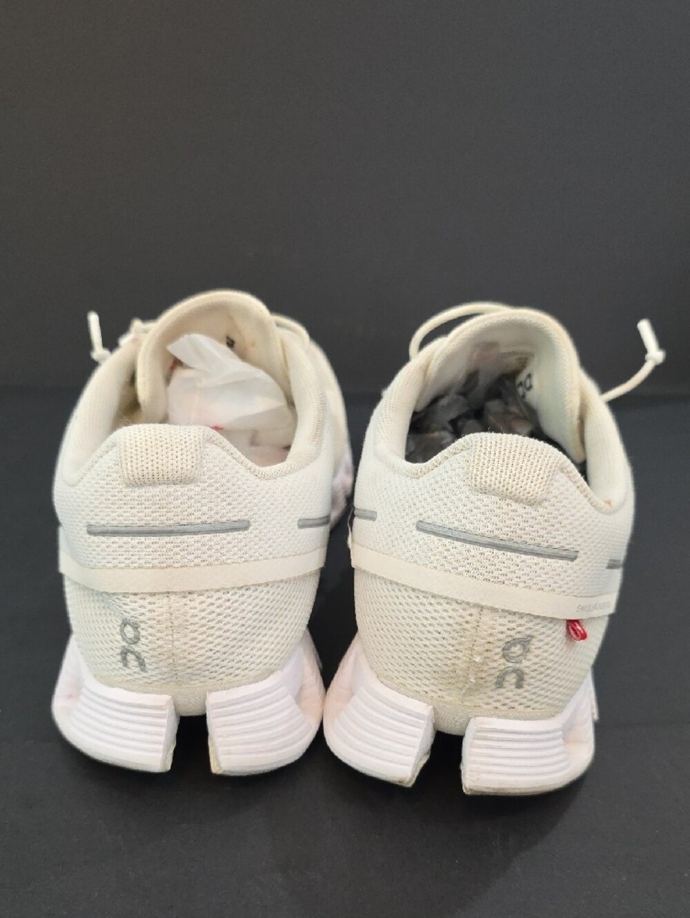 On Cloud Running Women's Athletic Shoes in Cream/Off-White Size 8 - Picture 5 of 9